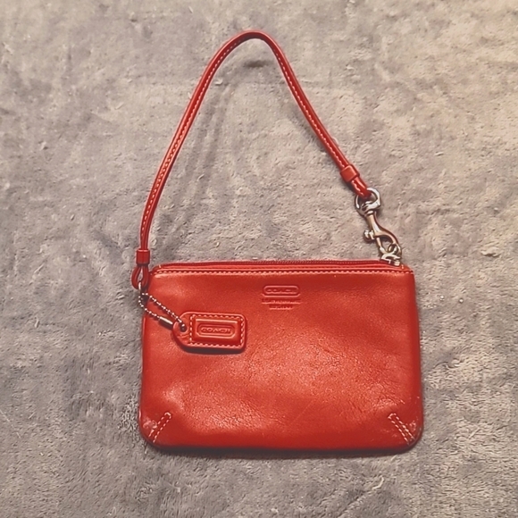 0603. EUC ~ Vintage Red ~ COACH Wristlet ~ Lining, Strap & Charm Tag are perfect - Picture 1 of 13